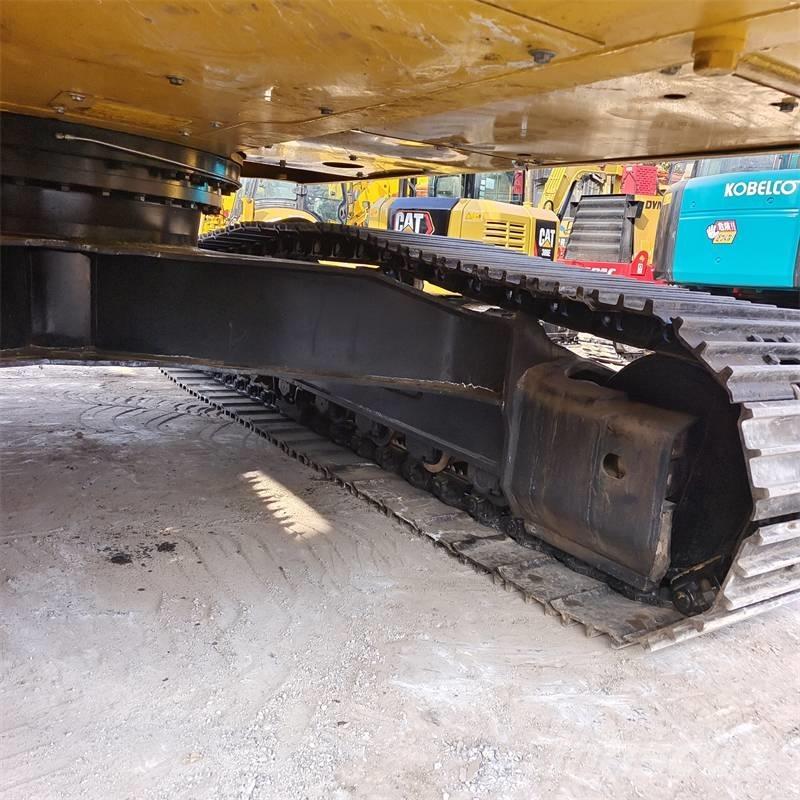 Komatsu PC 220-8 Crawler excavators