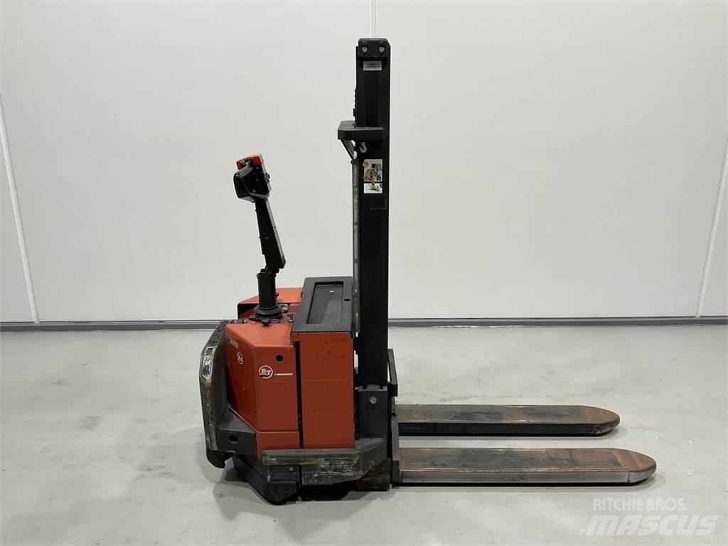 BT PSS 1200 Self propelled stackers