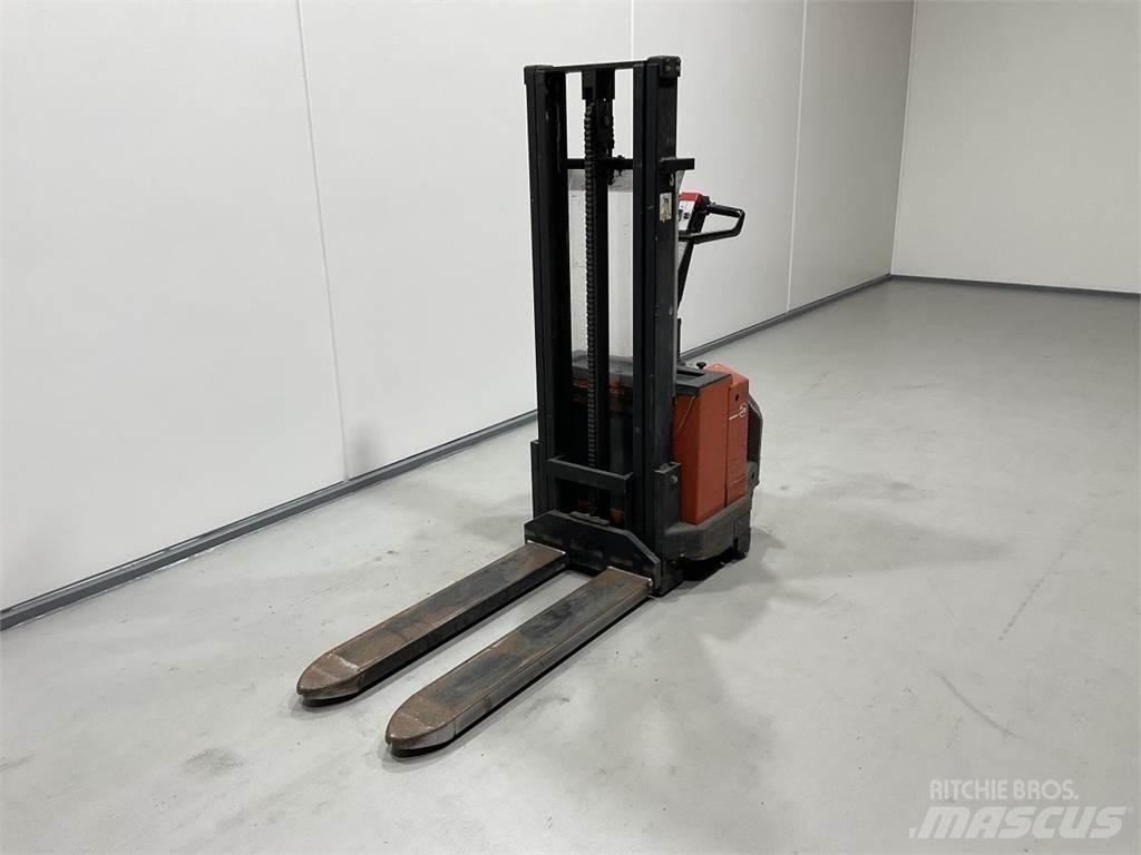 BT PSS 1200 Self propelled stackers