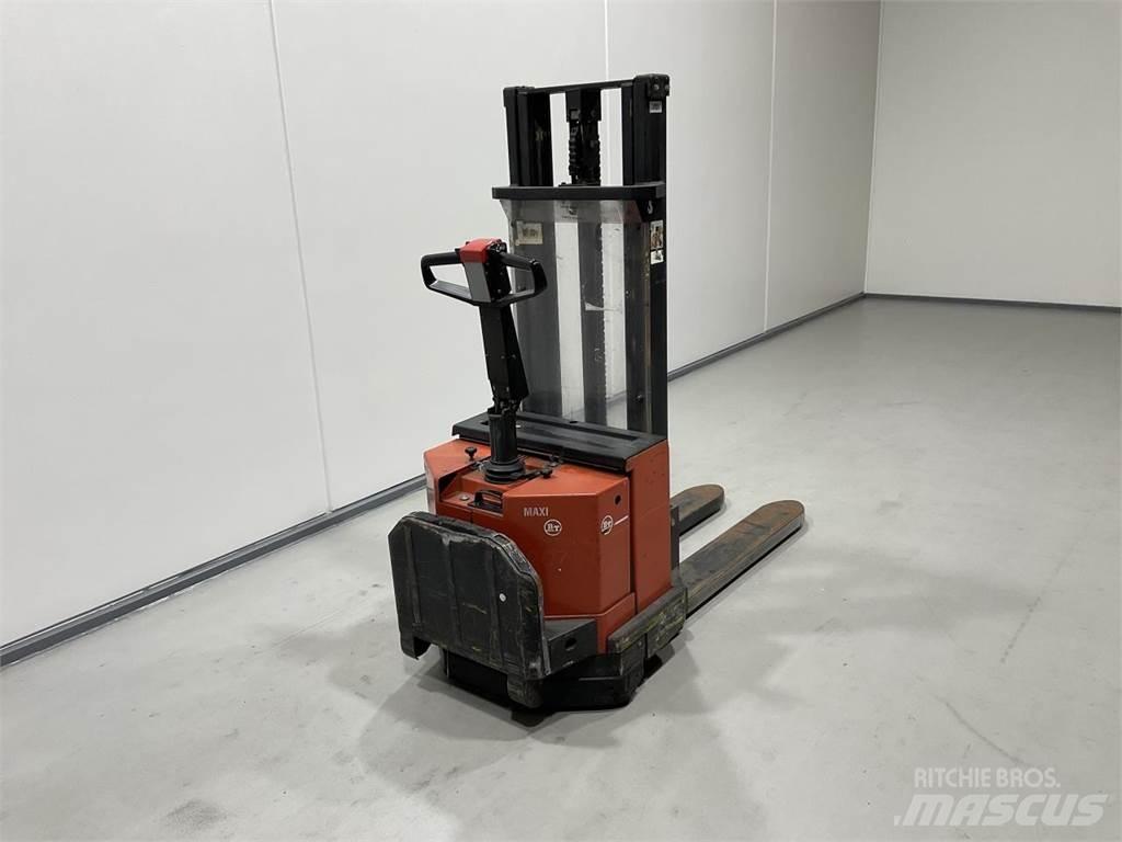BT PSS 1200 Self propelled stackers