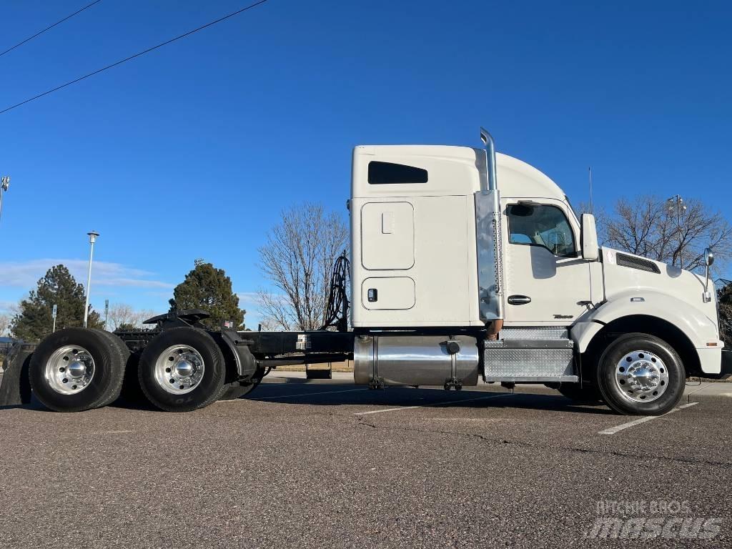 Kenworth T 880 Prime Movers