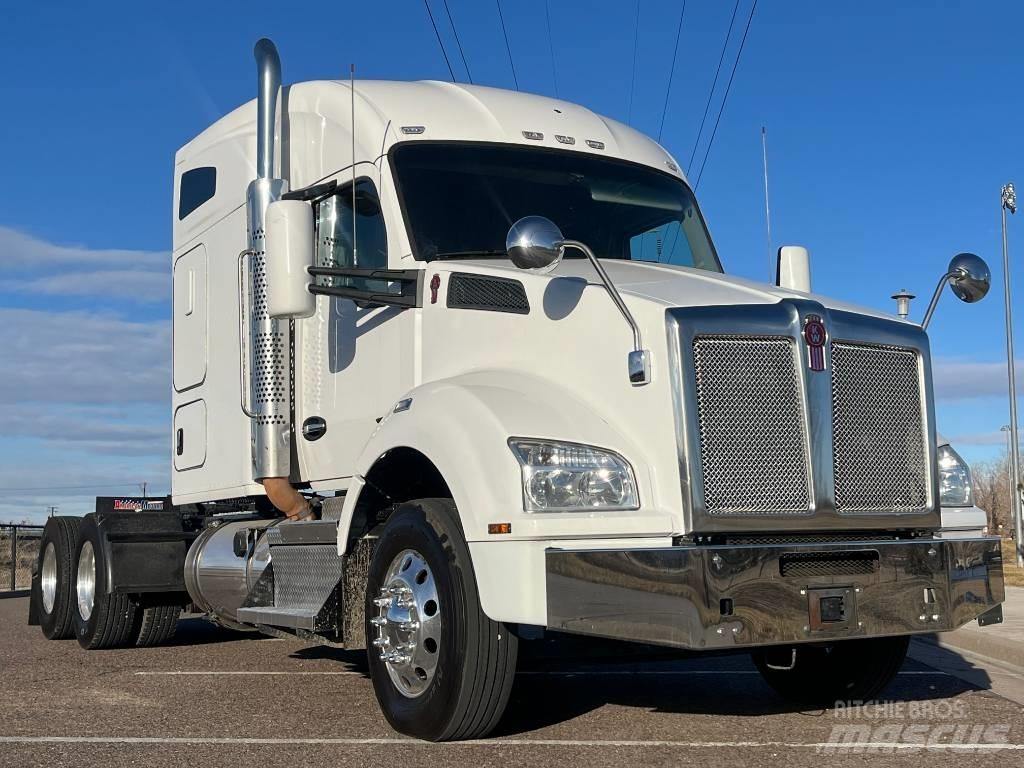 Kenworth T 880 Prime Movers