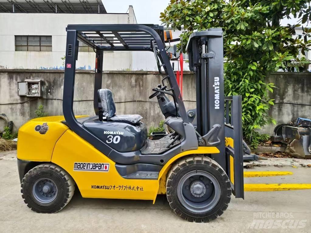 Komatsu FD 30 T-17 Diesel trucks