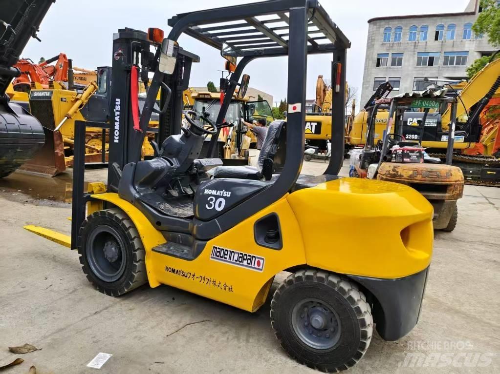 Komatsu FD 30 T-17 Diesel trucks