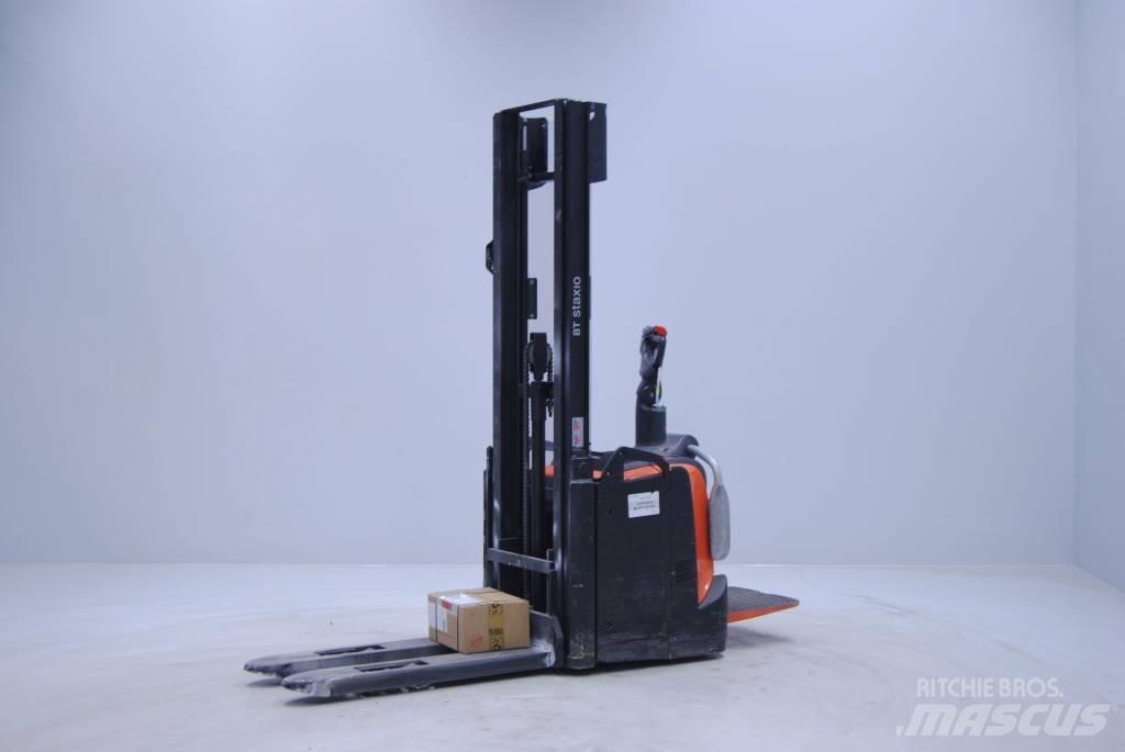Toyota SPE120L Pedestrian stacker