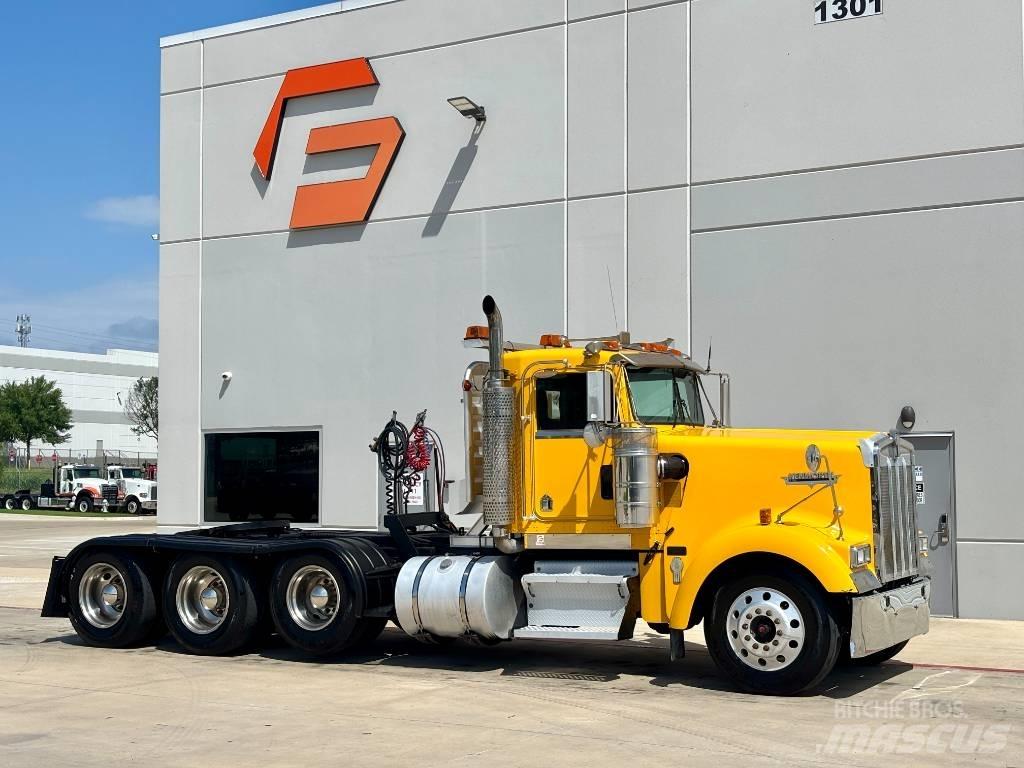 Kenworth W 900 Prime Movers