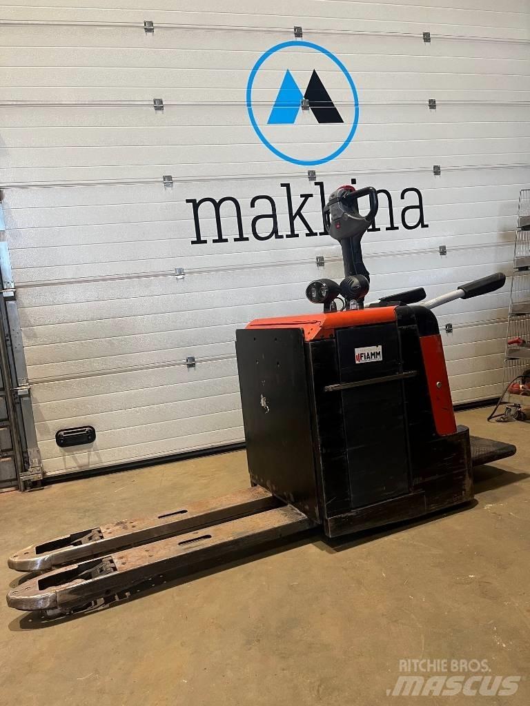 BT LPE 240 / M Pedestrian stacker