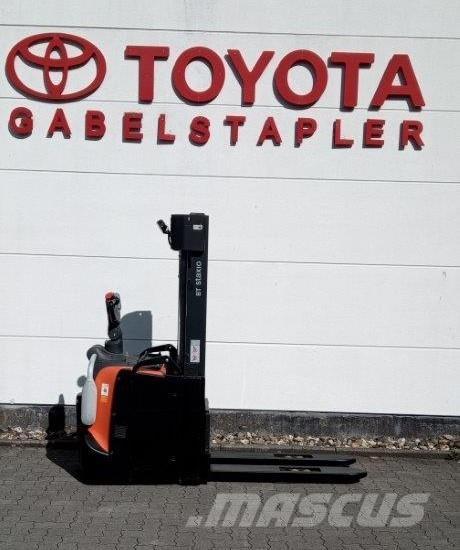Toyota SPE140L Self propelled stackers