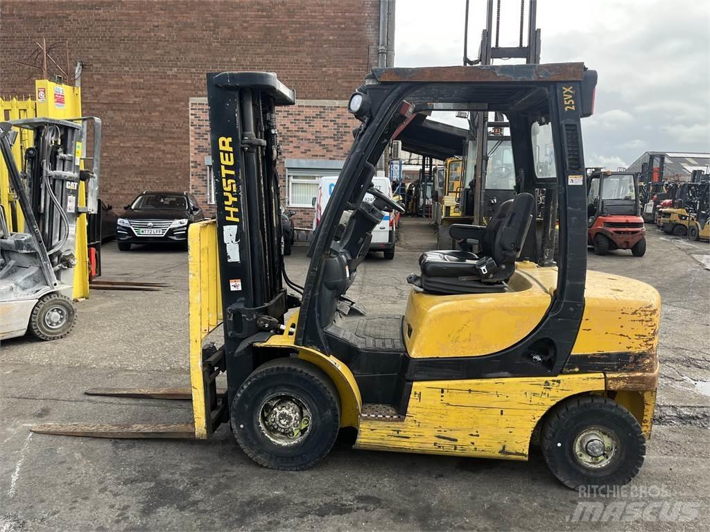 Yale GDP25VX Diesel trucks