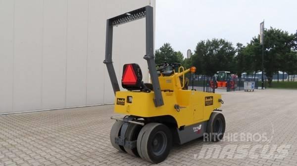 Sakai TS 160 Pneumatic tired rollers