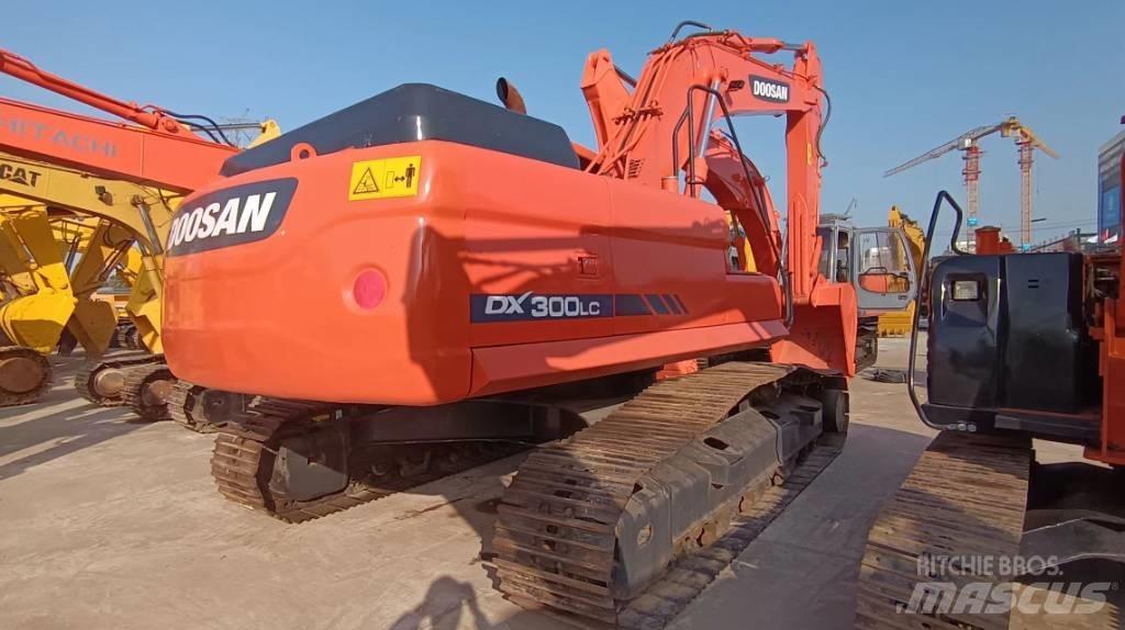 Doosan DX 300 LC Crawler excavators