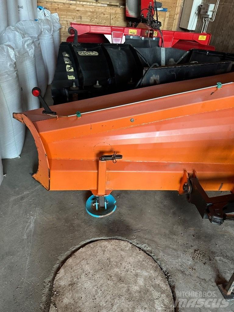 FMG AA 300 Snow blades and plows