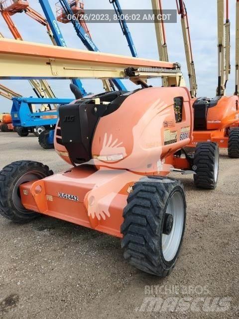 JLG 600AJ Articulated boom lifts