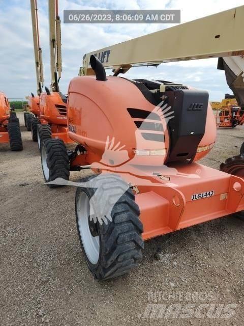 JLG 600AJ Articulated boom lifts