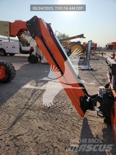 JLG 600AJ Articulated boom lifts