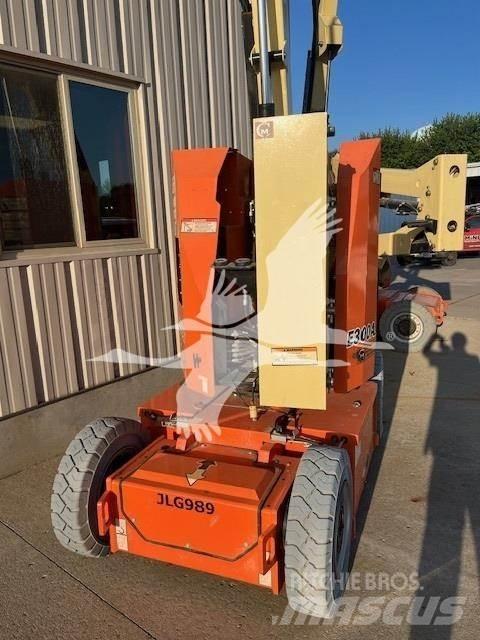 JLG E300AJP Articulated boom lifts
