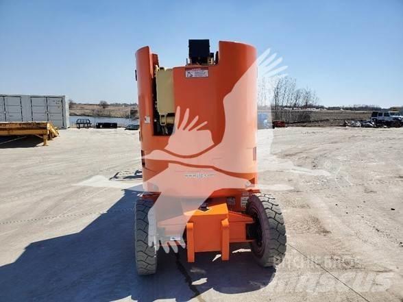 JLG E300AJP Articulated boom lifts