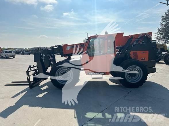 SkyTrak 10054 Telescopic handlers