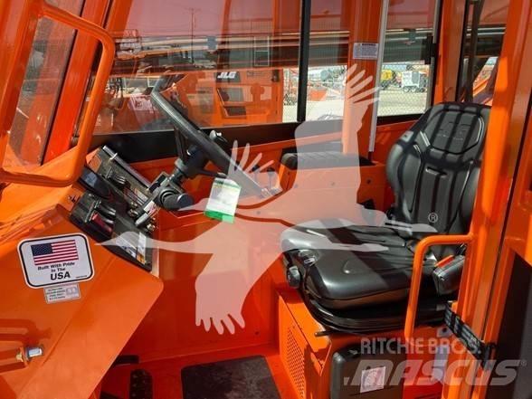 SkyTrak 8042 Telescopic handlers