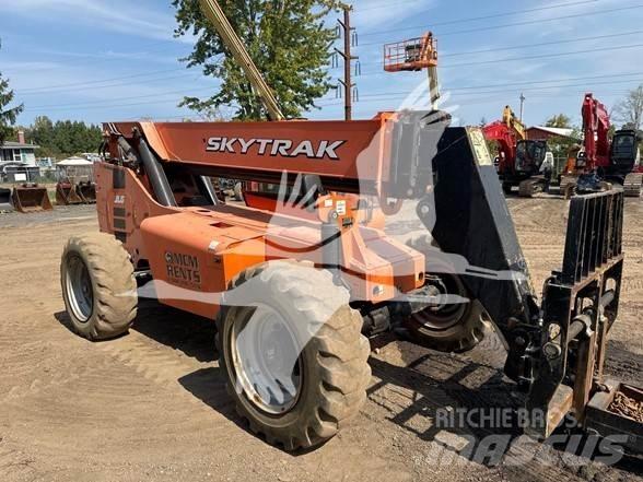 SkyTrak 8042 Telescopic handlers