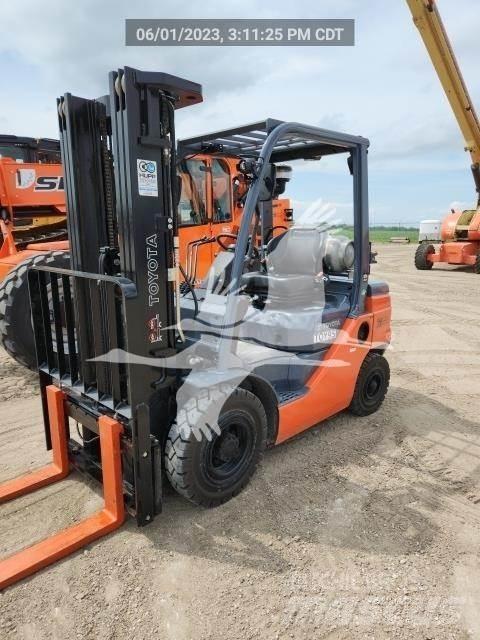 Toyota 8FGU25 Diesel trucks