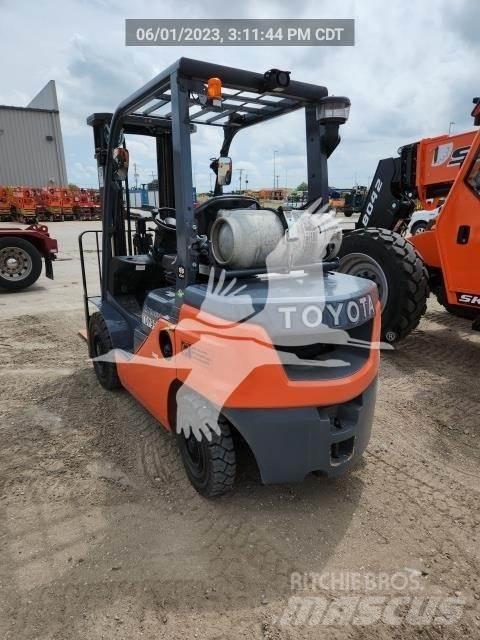 Toyota 8FGU25 Diesel trucks