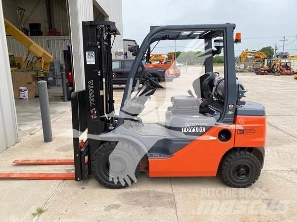 Toyota 8FGU25 Diesel trucks