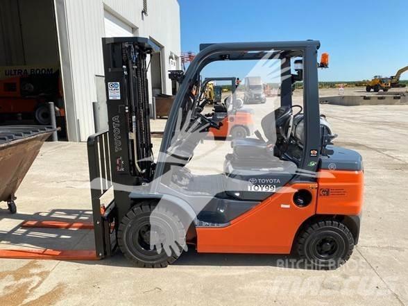 Toyota 8FGU25 Diesel trucks