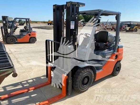Toyota 8FGU25 Diesel trucks