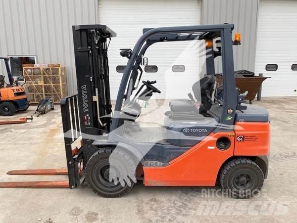 Toyota 8FGU25 Diesel trucks