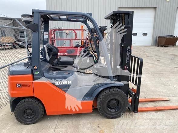 Toyota 8FGU25 Diesel trucks