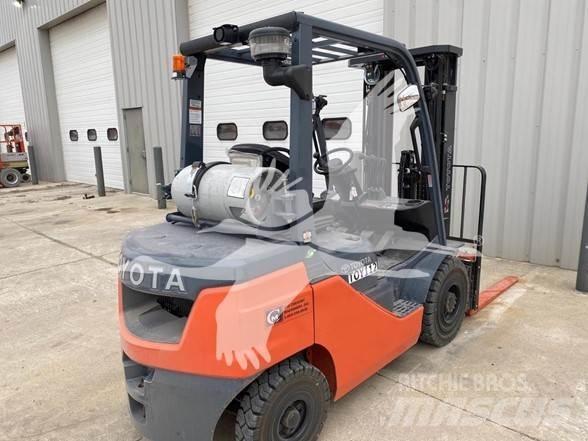 Toyota 8FGU25 Diesel trucks