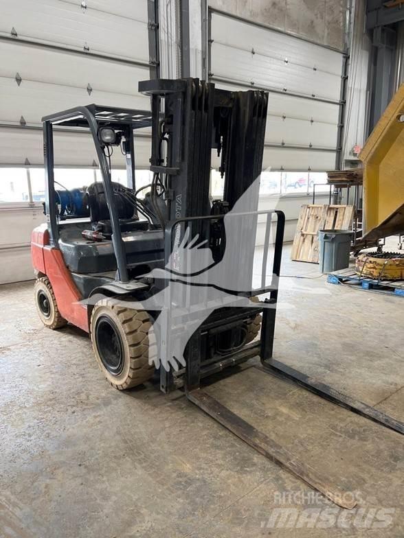 Toyota 8FGU30 Diesel trucks