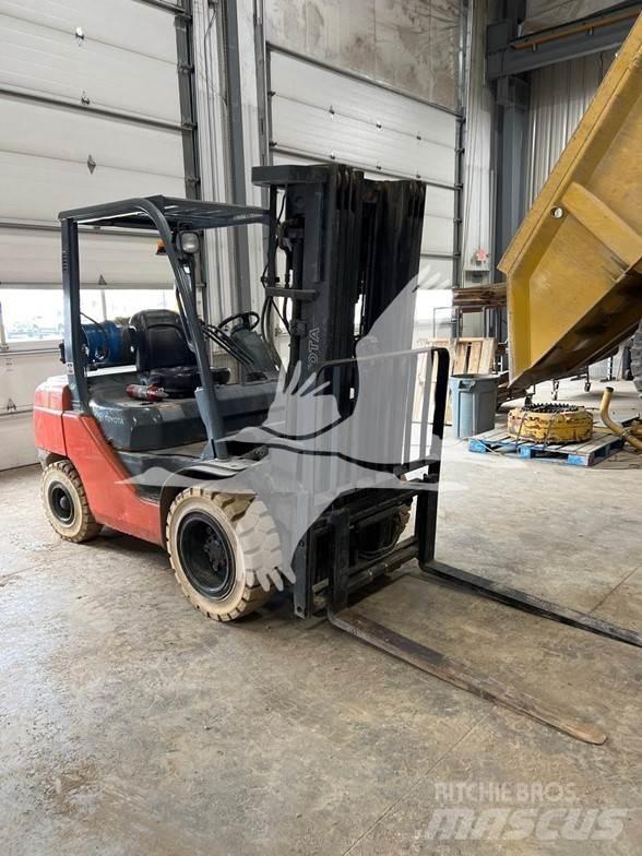 Toyota 8FGU30 Diesel trucks