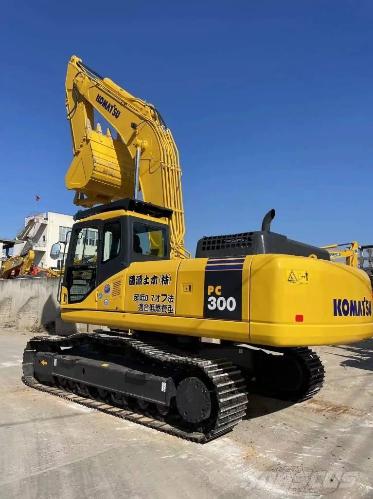 Komatsu PC300-7 Crawler excavators
