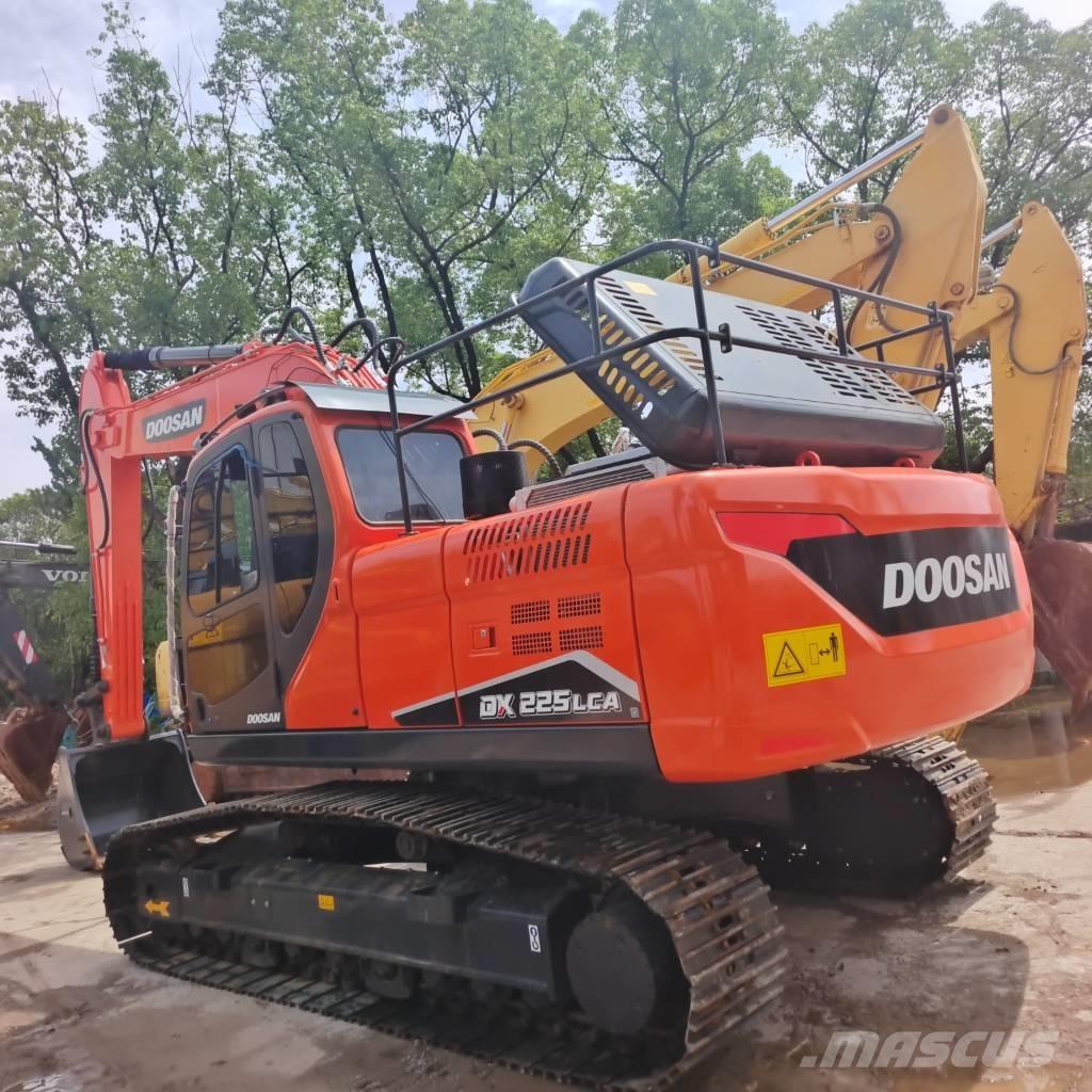 Doosan DX 225 LC Crawler excavators