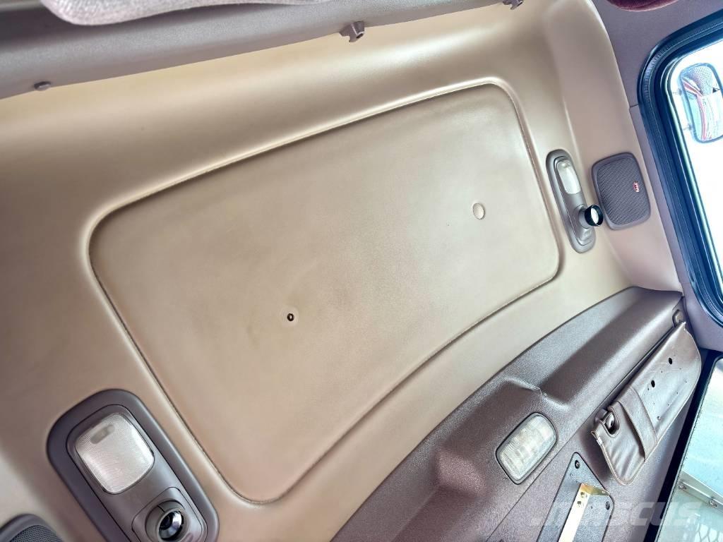 Peterbilt 389 Recovery vehicles