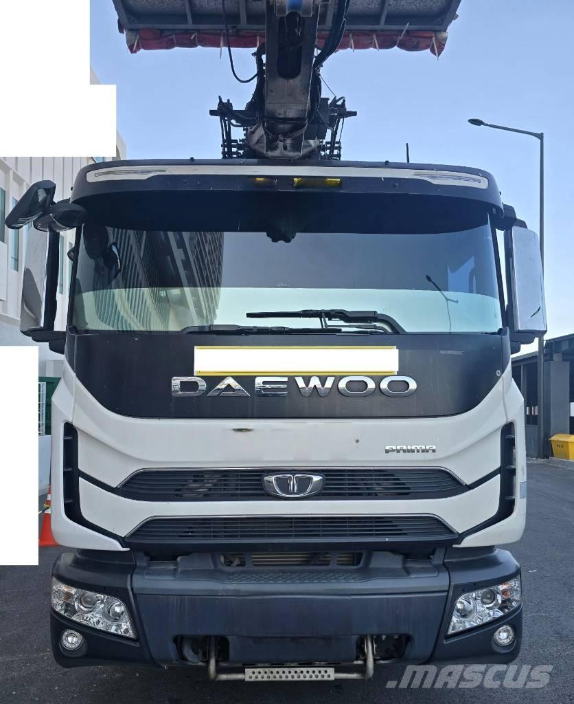 Horyong SKY750 Truck mounted platforms