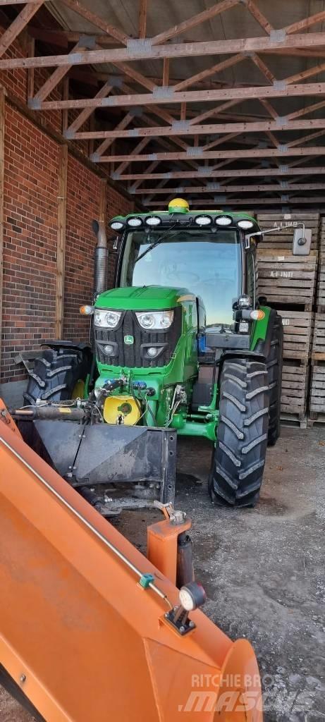 John Deere 6125 R Tractors