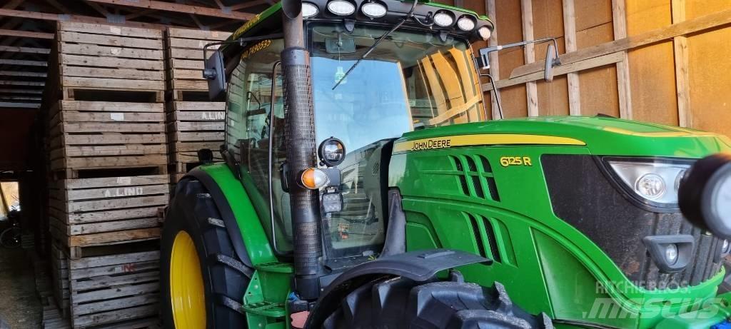 John Deere 6125 R Tractors