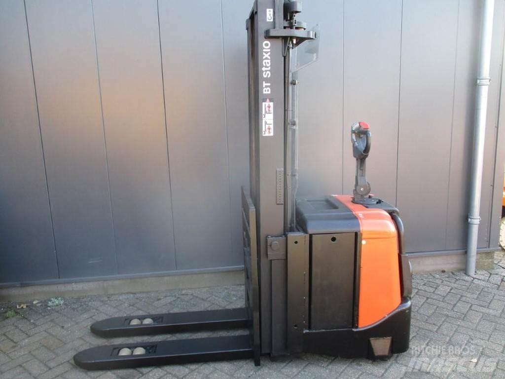 BT SPE 160L Pedestrian stacker
