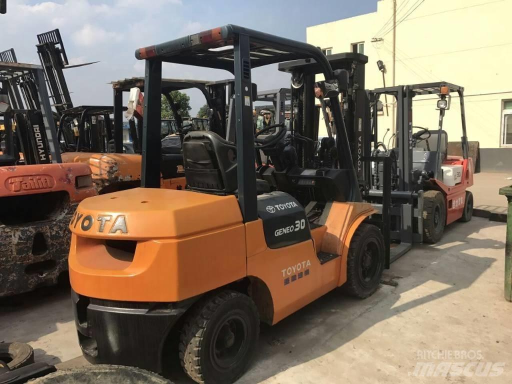 Toyota FD 30 Diesel trucks