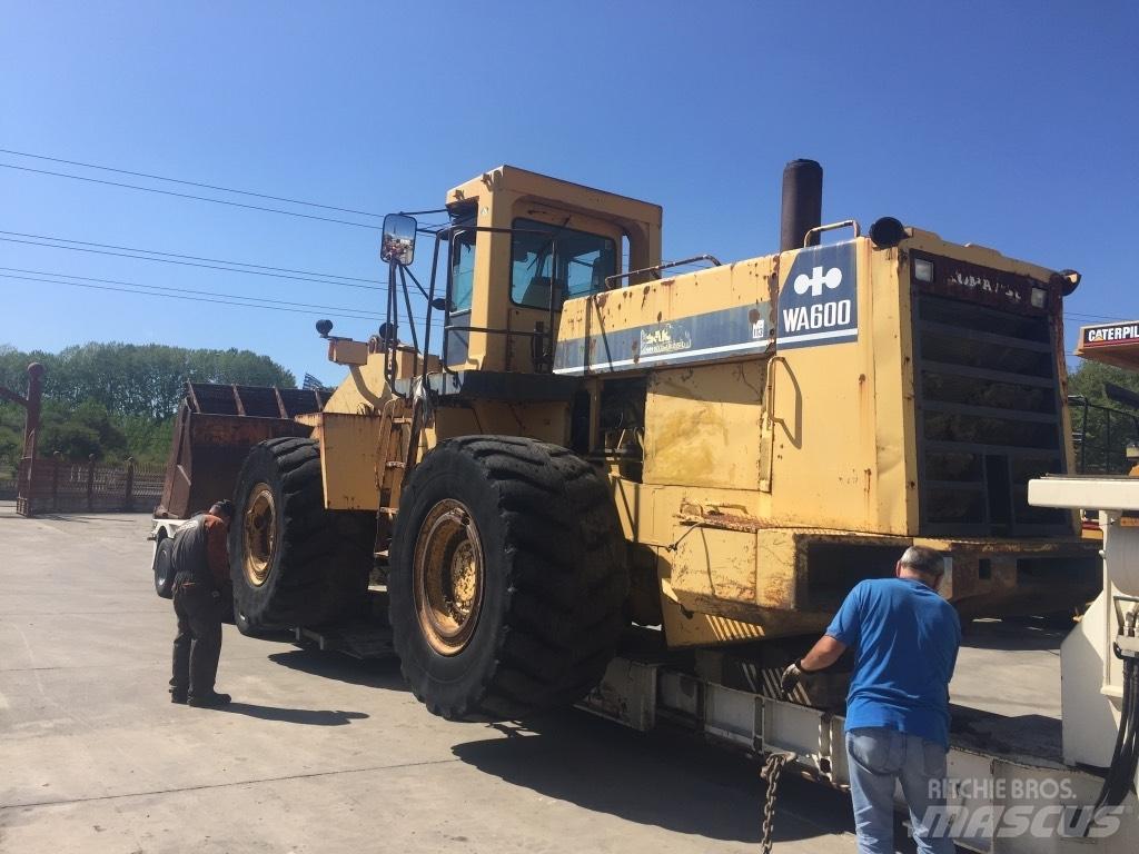 Komatsu WA600-1 Wheel loaders