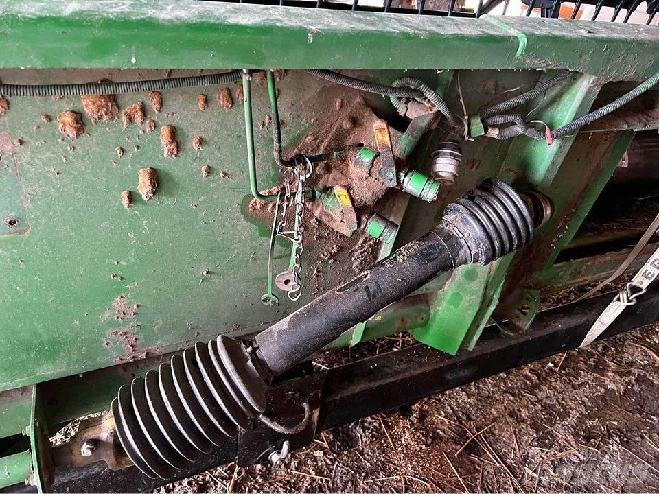 John Deere 925 Combine harvester heads