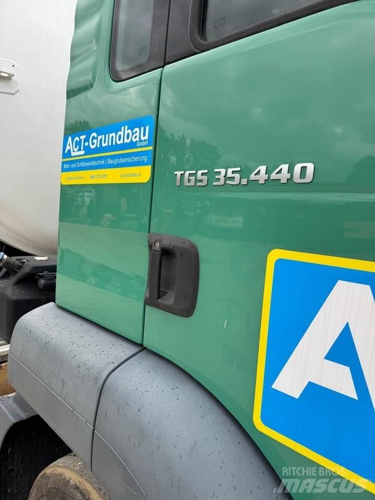 MAN TGS 32 - 440 Skip bin truck