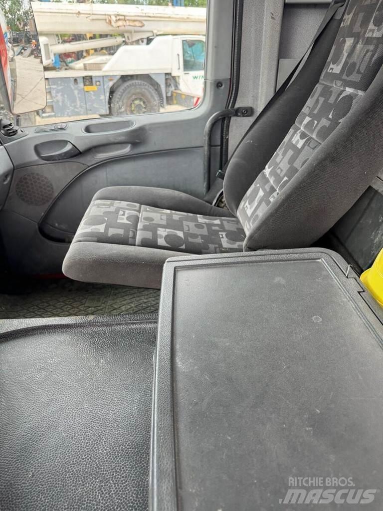 MAN TGS 32 - 440 Skip bin truck