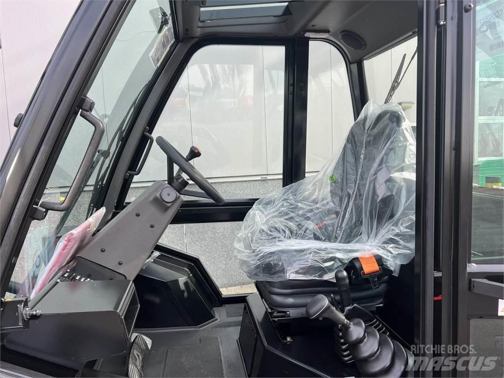 Manitou M30-4 Rough terrain truck