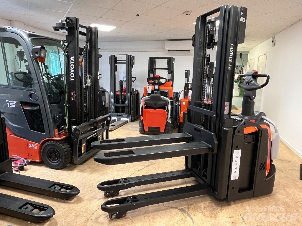 BT SPE 120 L Pedestrian stacker