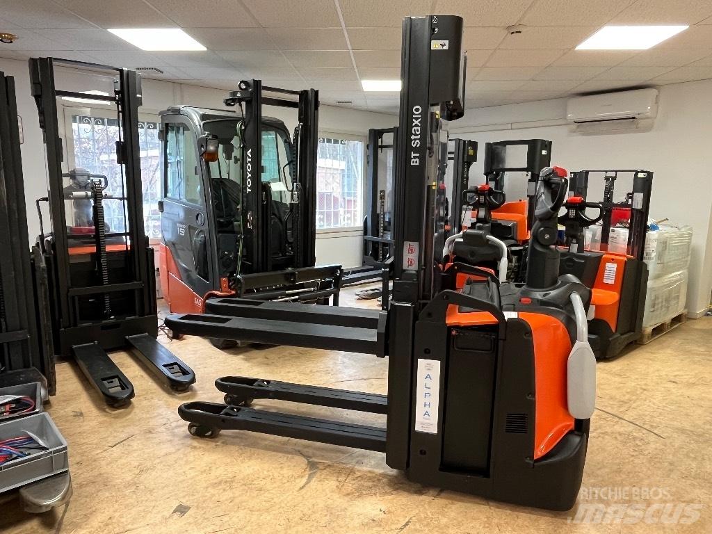 BT SPE 120 L Pedestrian stacker