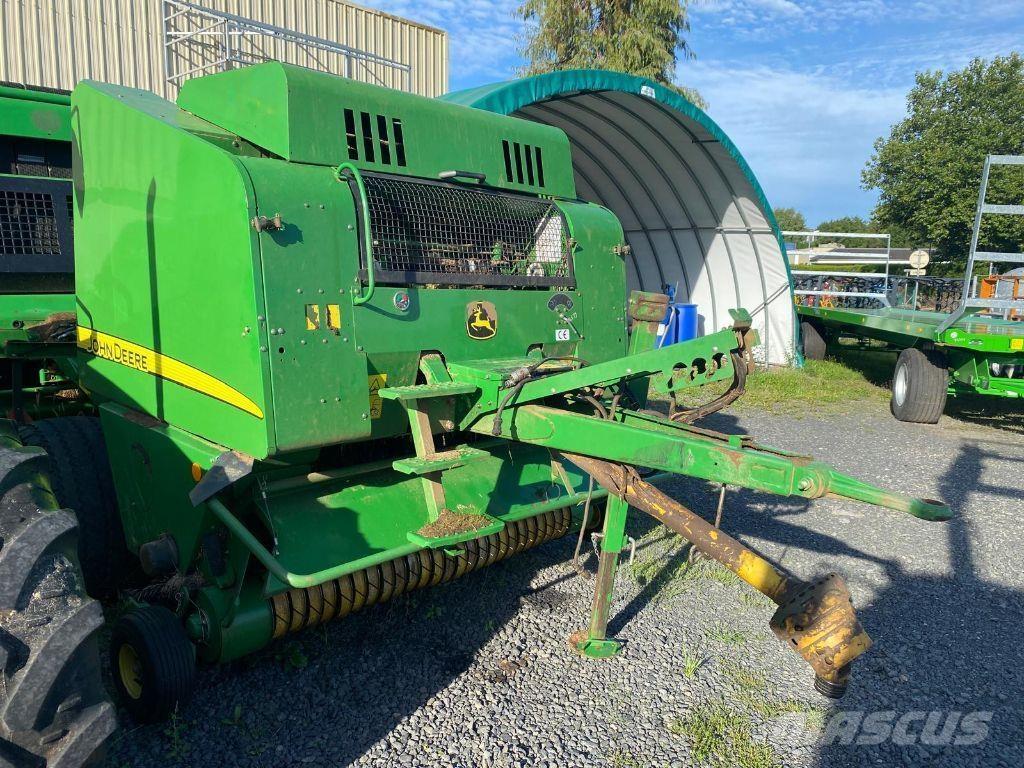 John Deere 568 Round balers